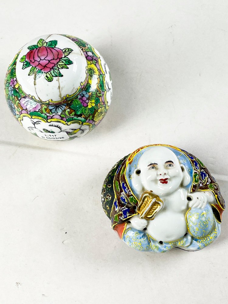 Dos piezas de porcelana con forma de Buda y potiche - imagen 2