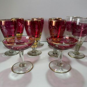 Lote de 10 Copas Altas y de Champagne Bordó con Detalles Labrados y Filete Dorado - imagen 5