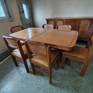 Mesa de Comedor de Madera con 6 Sillas Estilo Clásico - imagen 3