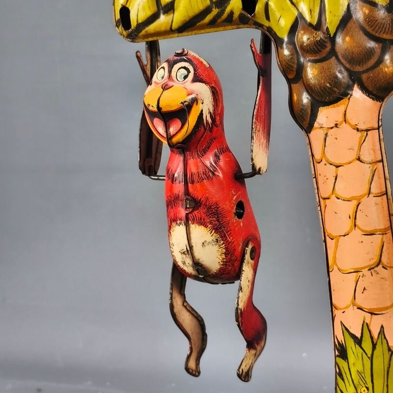 Juguetes antiguos de metal y madera, con detalles de palmeras y aves - imagen 2