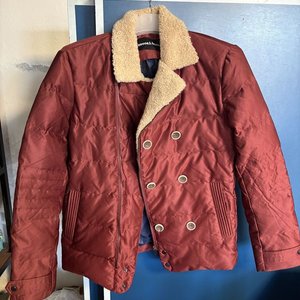 Dos Camperas de Dama: Roja Acolchada y Beige/Marrón - imagen 1