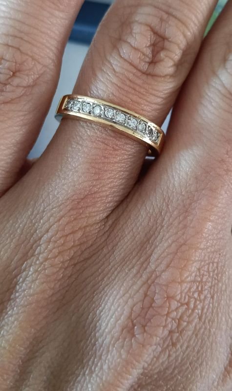 Anillo de oro con diamantes - imagen 3