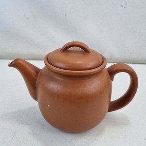 Lote siguiente: Tetera de Barro Terracota con Tapa - Diseño Rústico