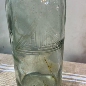 Par de Botellas Antiguas de Vidrio Verdoso con Cierre Cerámico - imagen 4