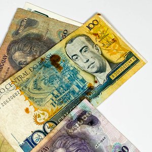 Lote de Billetes Varios: Uruguayos y Brasileños - imagen 6