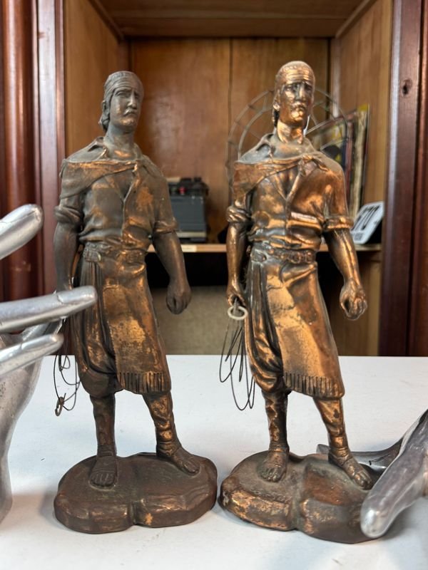 Figuras de gauchos en cobre, excelente condición - imagen 2