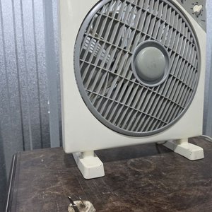 Ventilador Chicago Cuadrangular Blanco y Gris - imagen 2