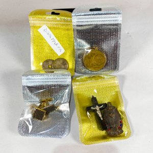 Lote anterior: Lote de Dijes, Monedas y Medallas Variadas