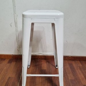 Banqueta Alta Blanca Metálica con Orificio en Asiento - imagen 1