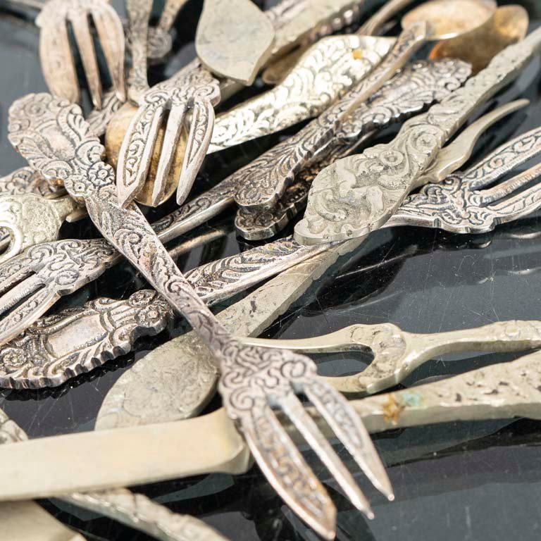 Cubiertos de postre labrados en plata y oro - imagen 2