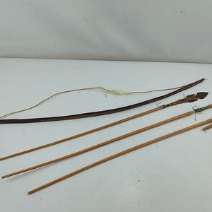 Conjunto Decorativo de Arco y Flechas Artesanales de Madera - imagen 1