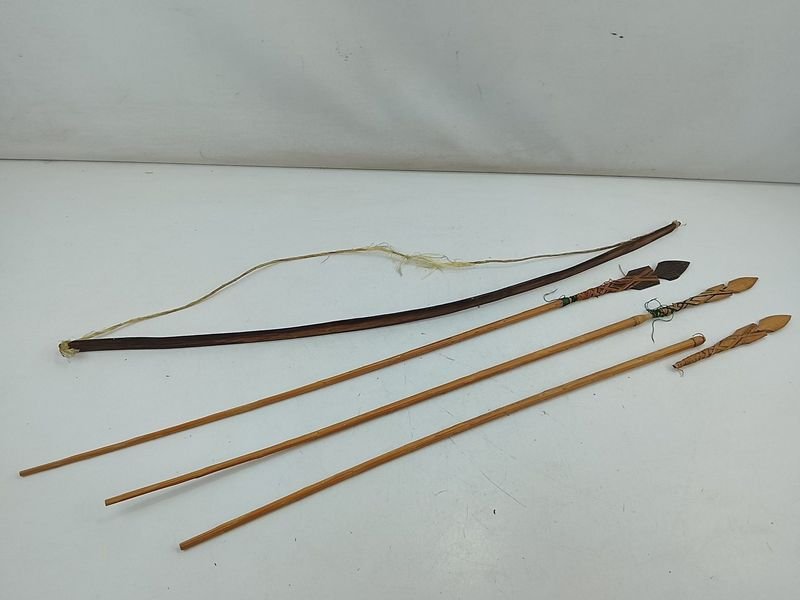 Conjunto Decorativo de Arco y Flechas Artesanales de Madera