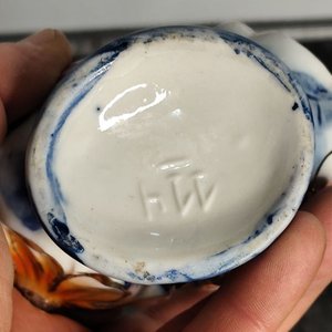Canasta Decorativa de Porcelana Esmaltada con Flores y Detalle Numerado - imagen 3