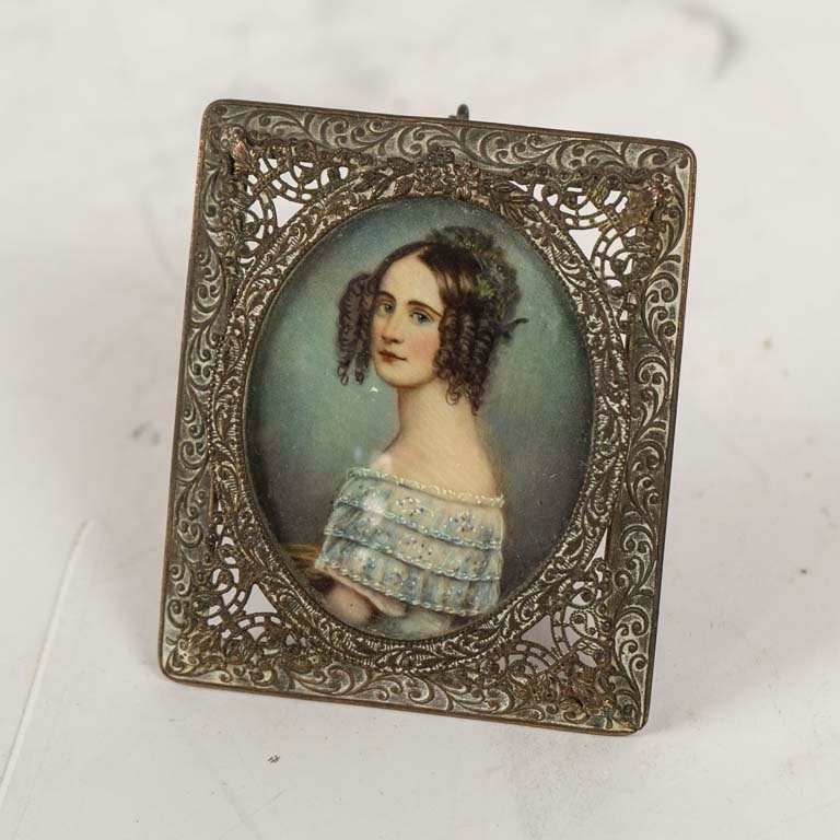 Miniatura Pintada con Marco Calado Estilo Victoriano