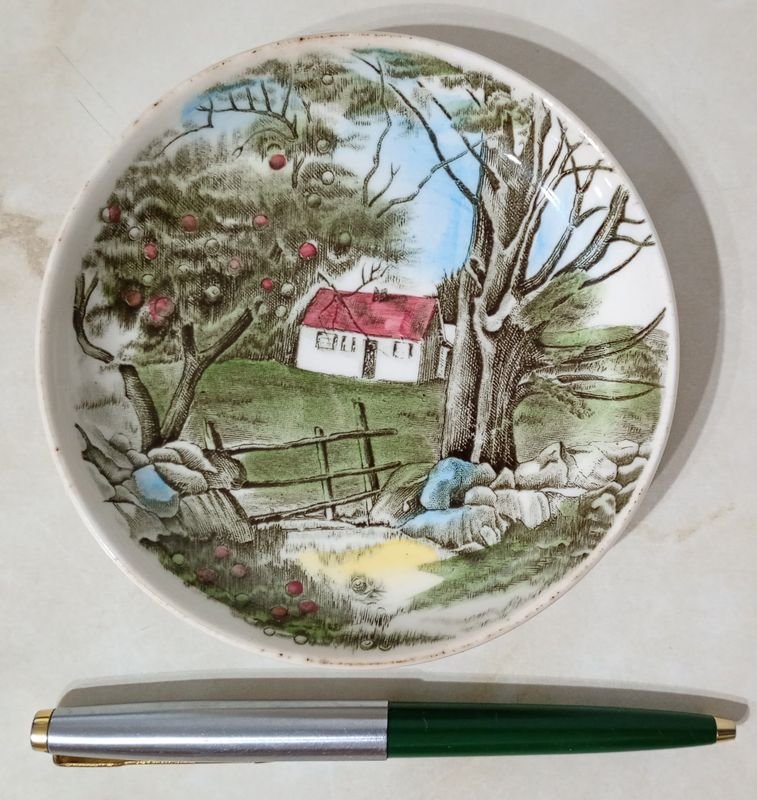 Lote siguiente: Platillo de Porcelana INGLESA Johnson Bros. Con escena de la campiña inglesa