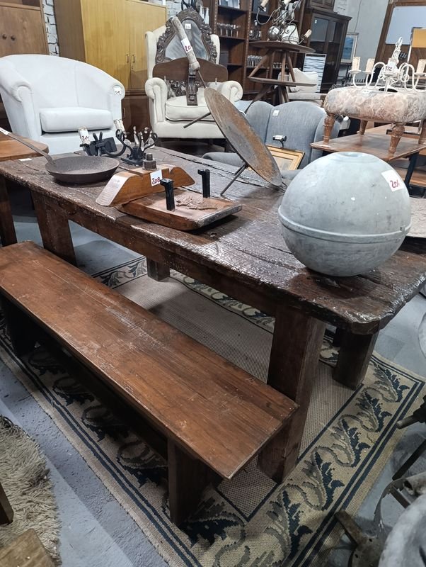 Mesa Rústica de Campo con Dos Bancos de Madera