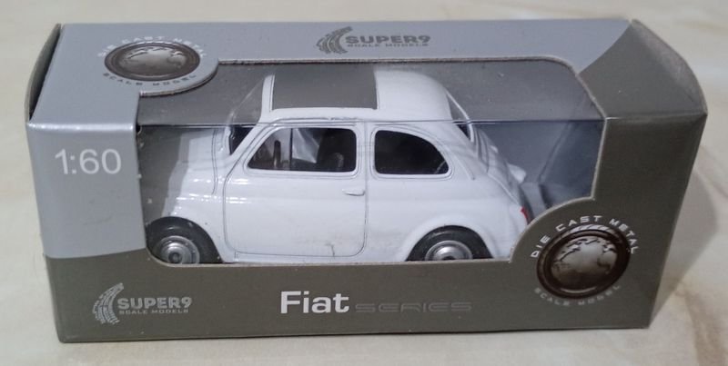 Escalado a la perfección: Fiat 500 de colección con licencia oficial - imagen 2