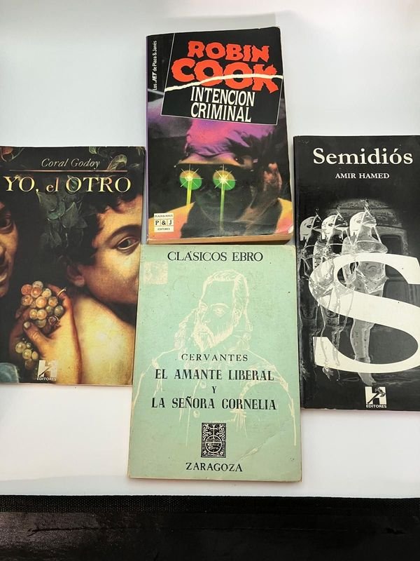 Lote de 4 Libros: Yo, el Otro; Intención Criminal; El Amante Liberal; Semidiós