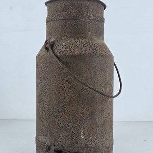 Tacho Lechero Antiguo de Hierro Oxidado con Asa - imagen 3