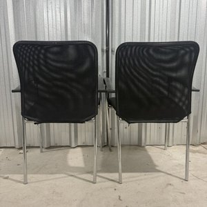 Par de Sillas de Oficina/Sala con Estructura Cromada y Tapizado Negro - imagen 3
