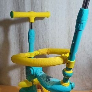 Lote siguiente: Triciclo Patín Infantil con Asiento y Manillar Guiador