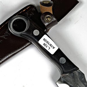 Cuchillo de Acero con Vaina de Cuero Grabado - imagen 3
