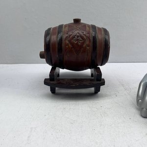 Barril de Madera Tallado con Soporte - imagen 6