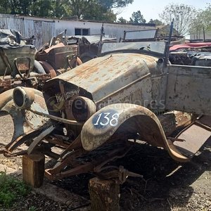 Lote anterior: Automóvil Antiguo Descapotable para Restaurar