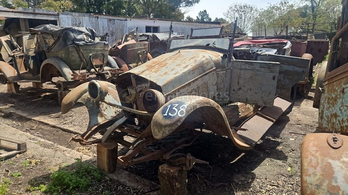 Automóvil Antiguo Descapotable para Restaurar