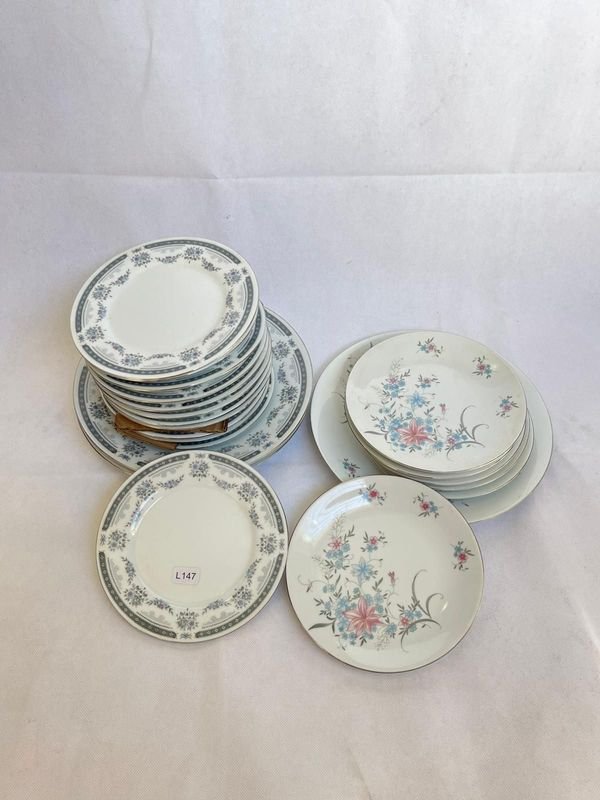 Platos y tazas de porcelana en excelente estado