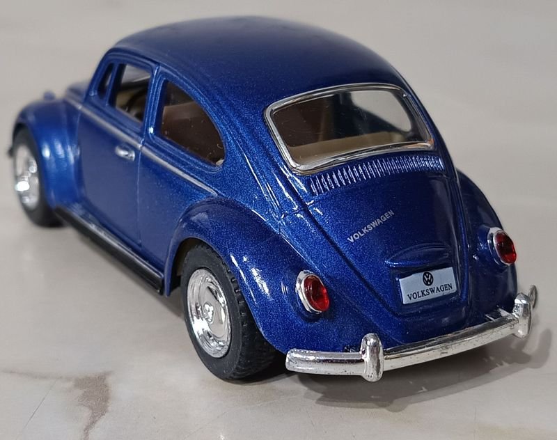 Volkswagen Fusca a escala modelo 1970 con apertura de puertas - imagen 3