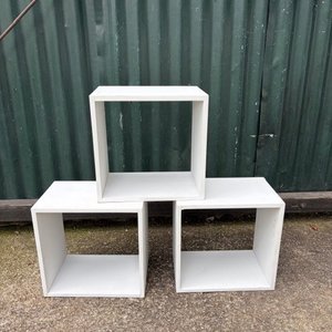 Lote anterior: Tres Cubos Blancos Modulares