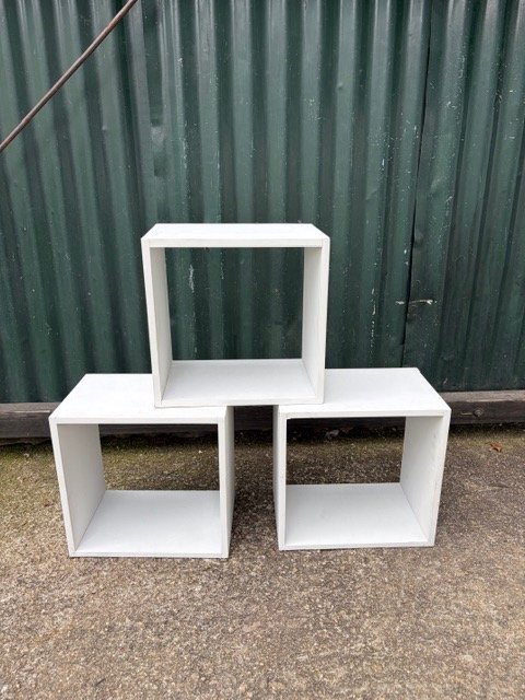 Tres Cubos Blancos Modulares