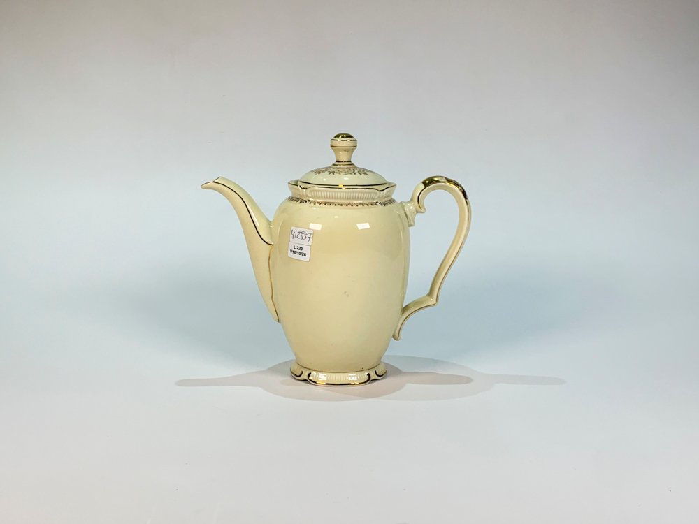Tetera de Losa Inglesa Beige con Detalles Dorados y Tapa