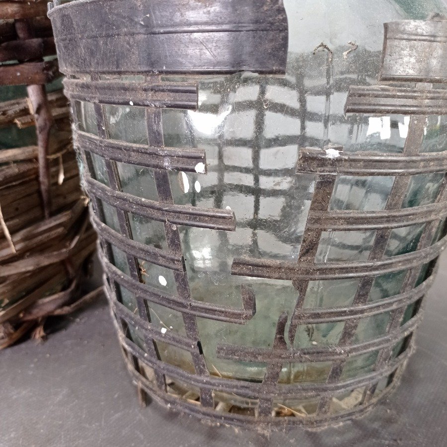 Botellas de vidrio con canastos de mimbre - imagen 6