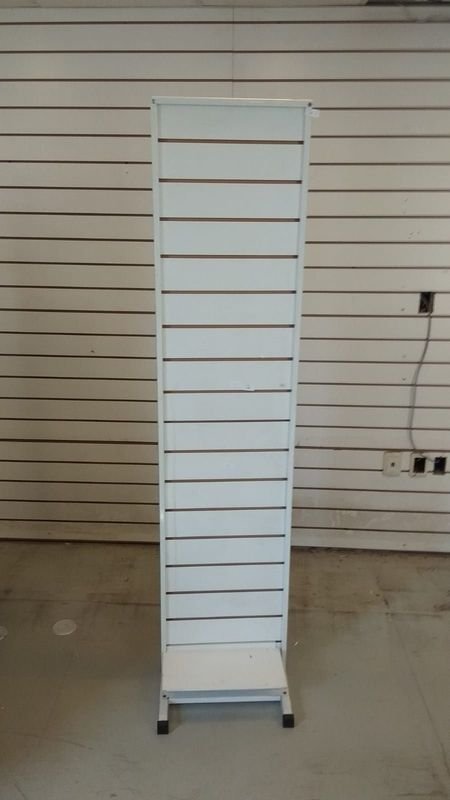 Exhibidor ranurado para colgar productos