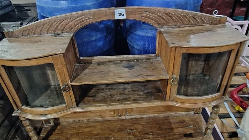 Mueble de Madera con Puertas de Vidrio en Buena Condición - imagen 3