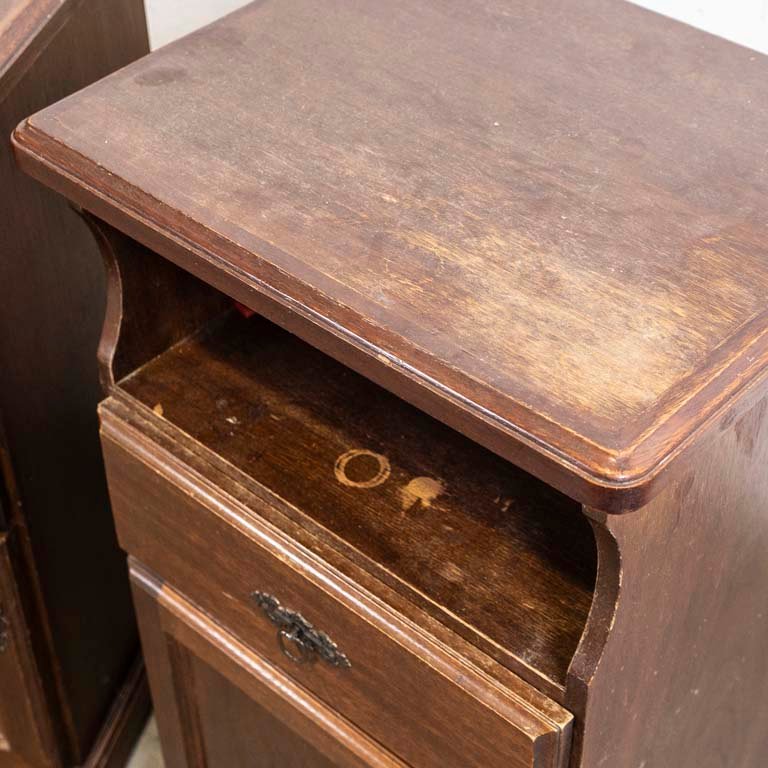 Mesitas de luz con estante y puerta, estilo antiguo - imagen 2