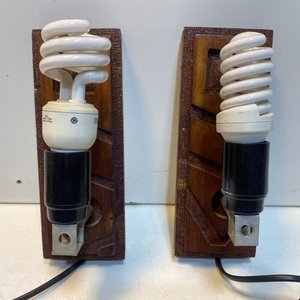 Lote de 8 piezas: Apliques de madera, jarras de cobre, tetera, sartén, cuenco y bandeja decorada - imagen 6