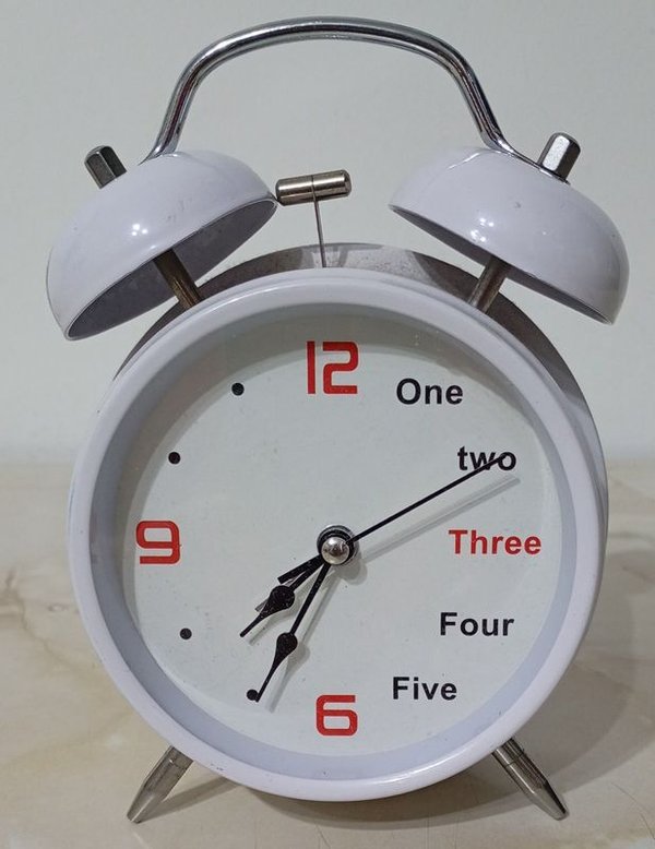 Reloj despertador moderno de diseño a pila - imagen 1