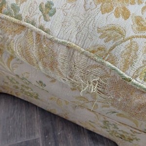 Sillón de Estilo con Tapizado Floral y Desgaste - imagen 6