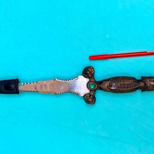 Lote anterior: Colecciónable daga de fantasía decorativa de Robin Hood de aproximadamente 15 pulgadas (unos 38 cm). Hoja sellada U.S.A