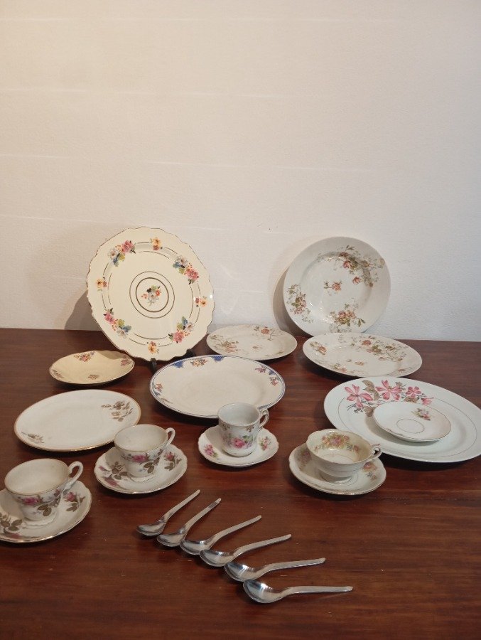 Lote siguiente: Lotes de Loza y Accesorios para la Mesa
