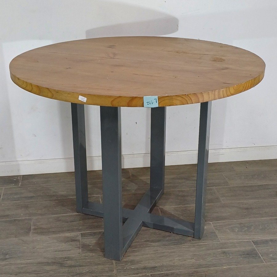 Mesa de comedor circular con tapa en pino y base en hierro - imagen 3