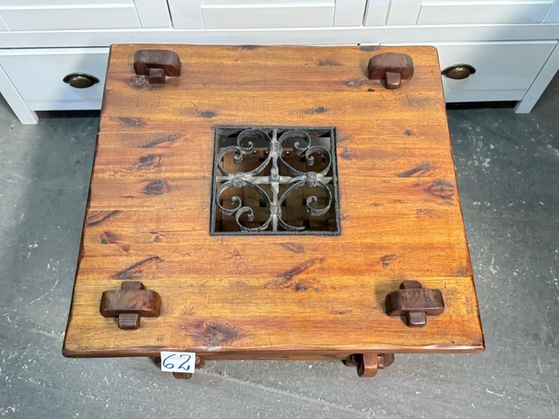 Lote anterior: MESA DE LIVING CUADRADA CON ESTANTE DE CUERO