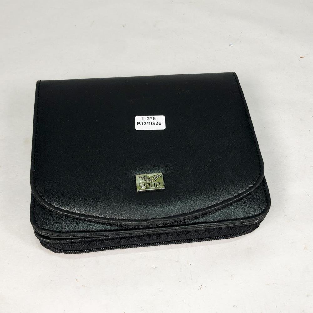 Cartera Negra para Dama con Detalle Metálico