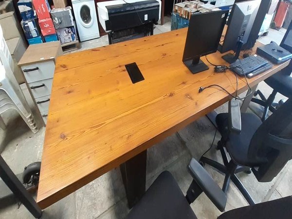 Mesa de madera para oficina o estudio
