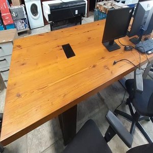 Lote siguiente: Mesa de madera para oficina o estudio