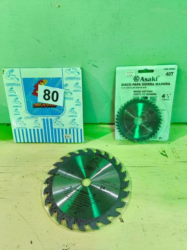 Lote siguiente: Discos de madera para música