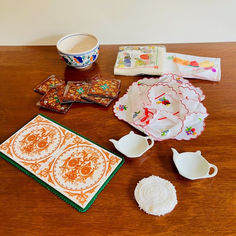 Set de Accesorios para Mesa: Manteles Bordados, Posavasos y Cuenco Decorativo